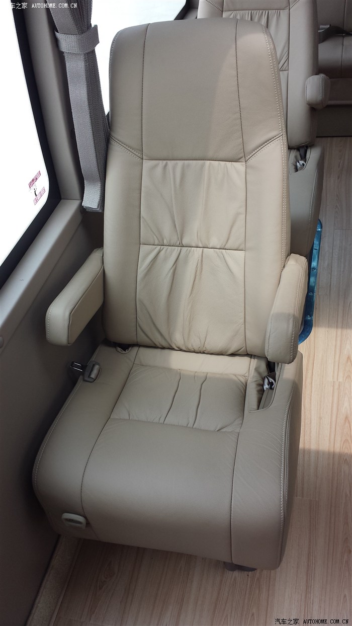 九龙考斯特内饰