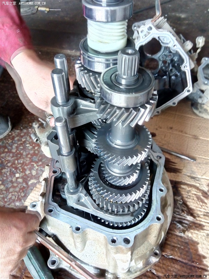 修理变速箱换齿轮