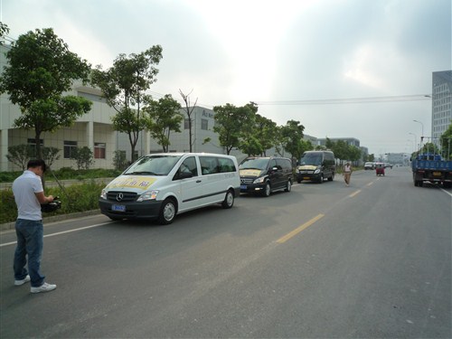 缘起东方,福满灵山,奔驰与您共祈福