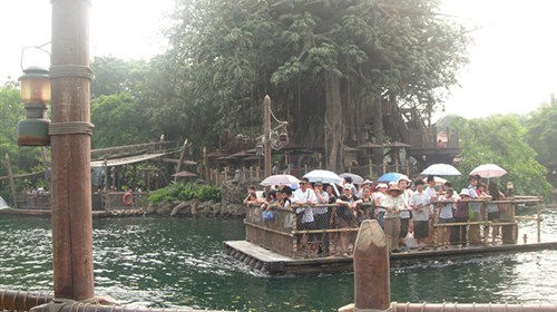 信达同安福特香港迪士尼自驾游满载归来广告