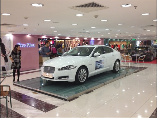 珠海中汽南方捷豹XF奢华亮相吉大免税城广告