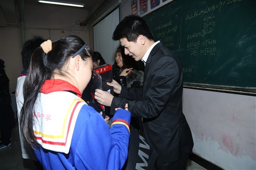 北京星德宝携手北舞走进蒲公英舞蹈助学