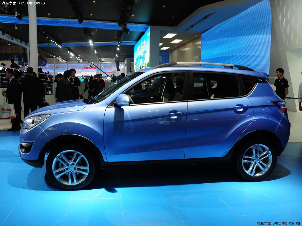 长安汽车 长安cs35  2012北京车展   点击进入下一张