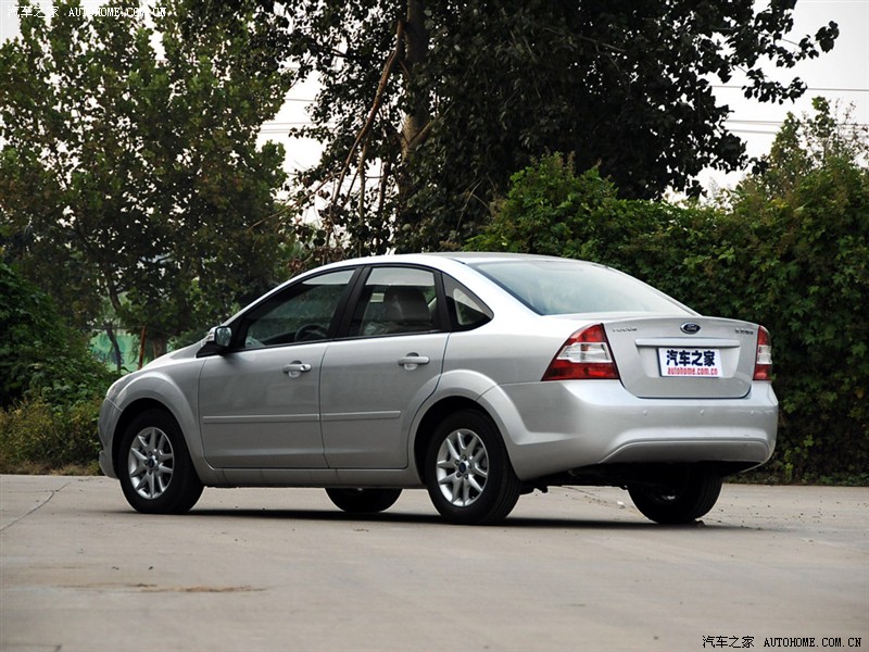 长安福特 福克斯 09款 1.8 at时尚型 车身外观225200 点击进入下一页